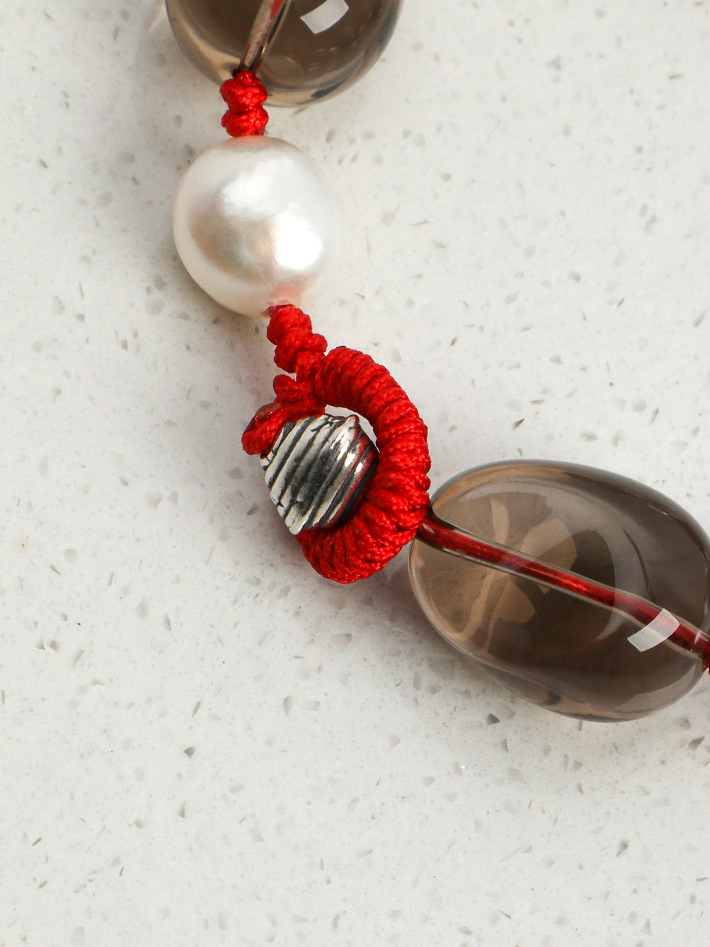 Red Cord Black Crystal Bracelet（4 Tea Crystals）
