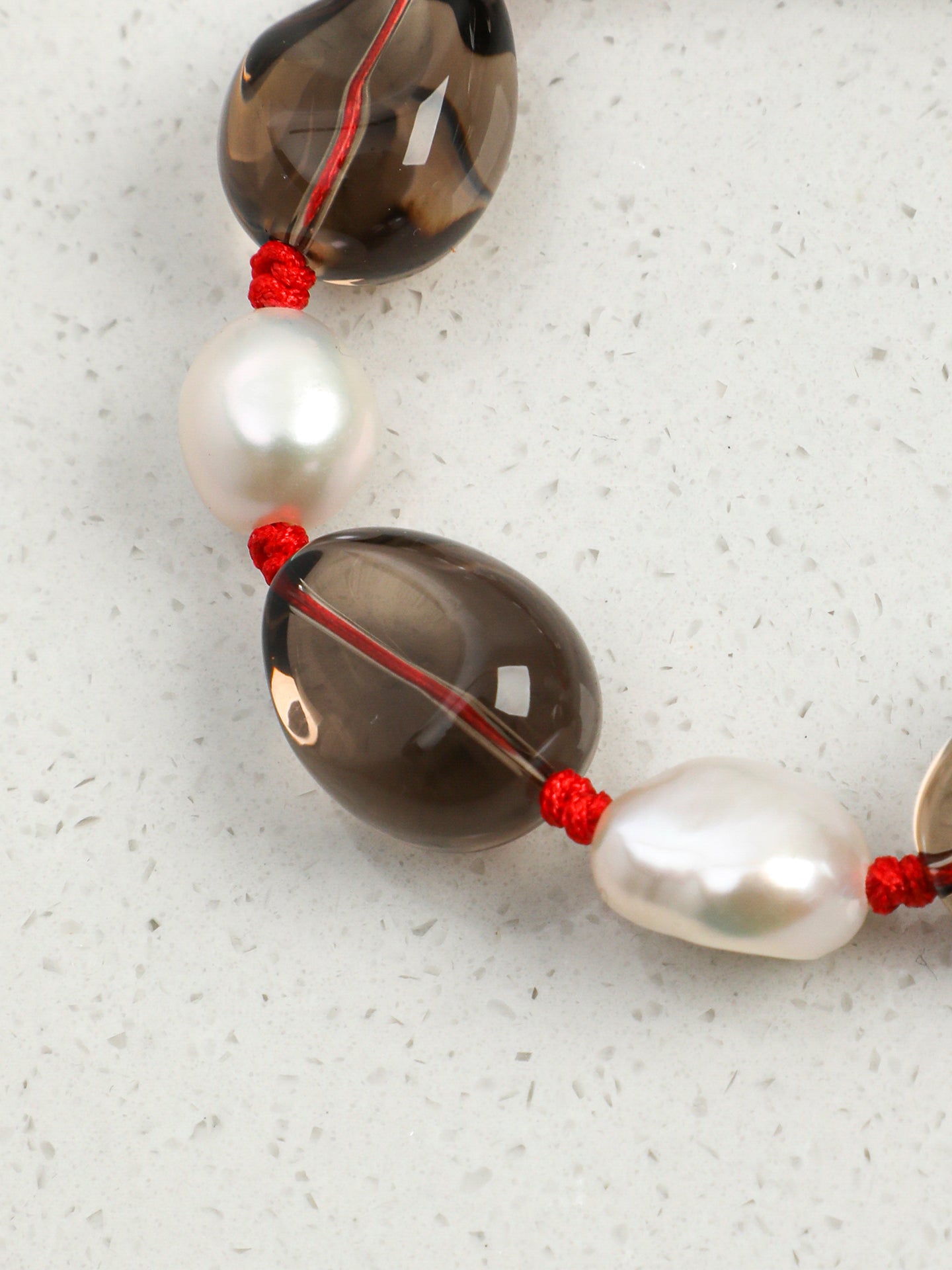 Red Cord Black Crystal Bracelet（4 Tea Crystals）